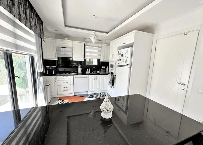 فيلة Serenity Hideaway Hisaroenue فتحية