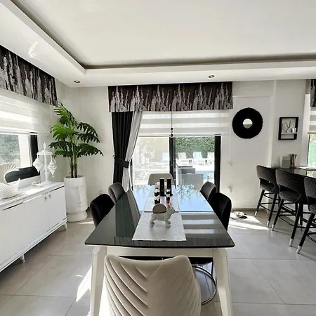 Serenity Hideaway Hisaroenue Villa