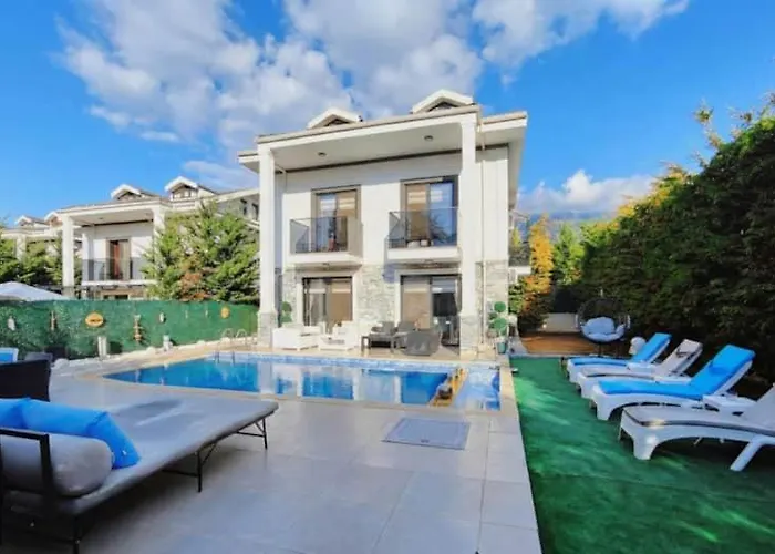 Serenity Hideaway Hisaroenue Villa *